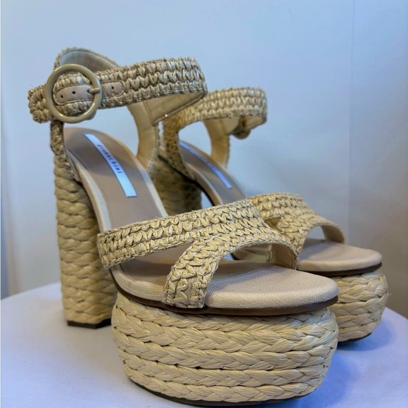 Gianni Bini Women's Beige Platform Sandals - Picture 2 of 6